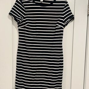 Old Navy Black & White Striped Short Sleeve Dress Size M